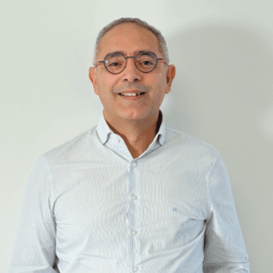 Karim Houzir chirurgien orthopédique, spécialisé dans le rachis